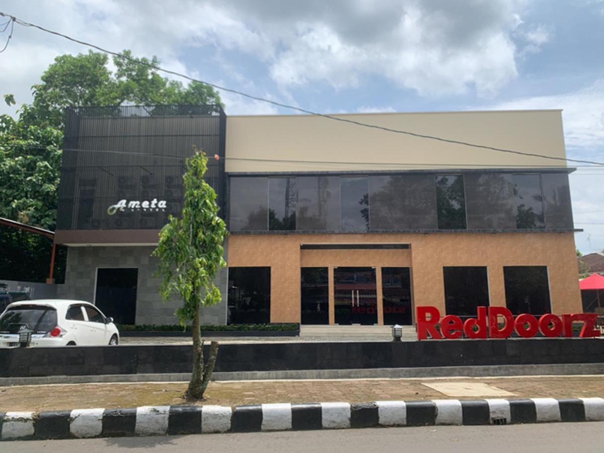 Reddoorz Near Alun Alun Purbalingga Hotel Exterior photo